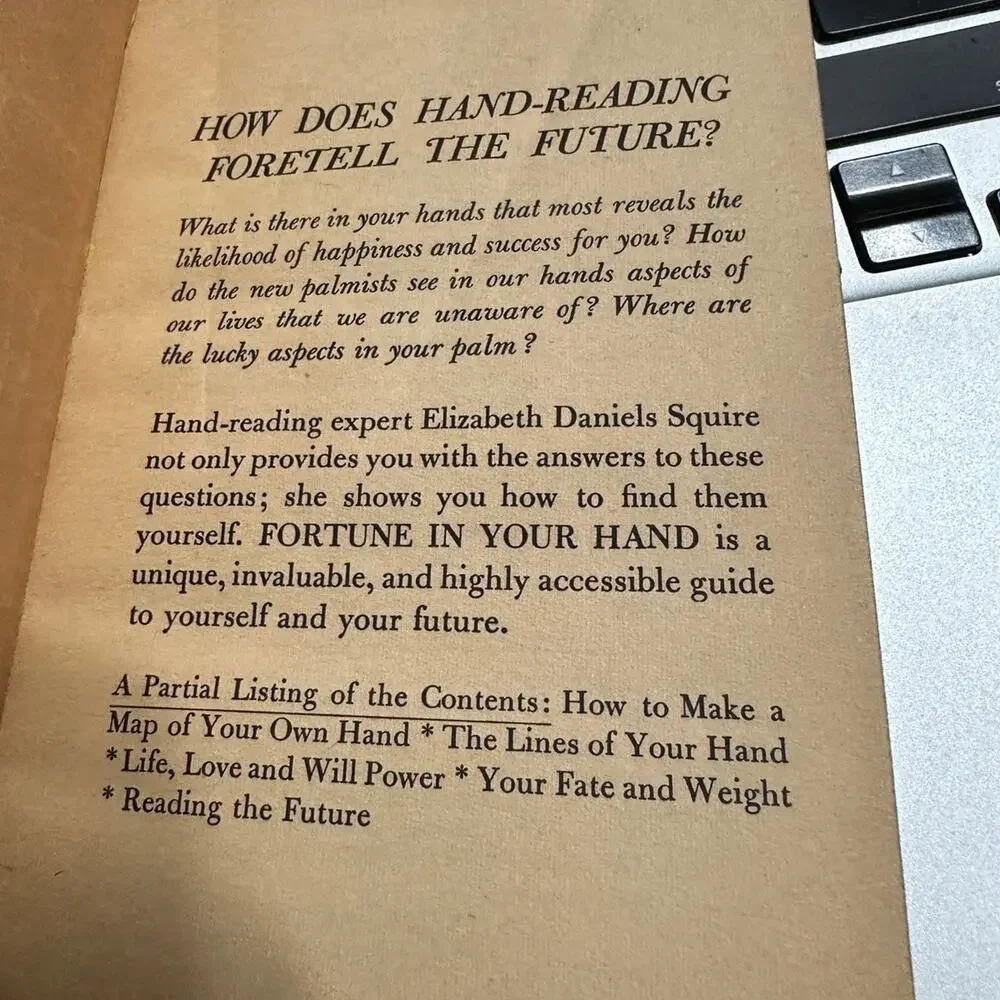Fortune in Your Hand Book Elizabeth Daniels Squire-1960‎